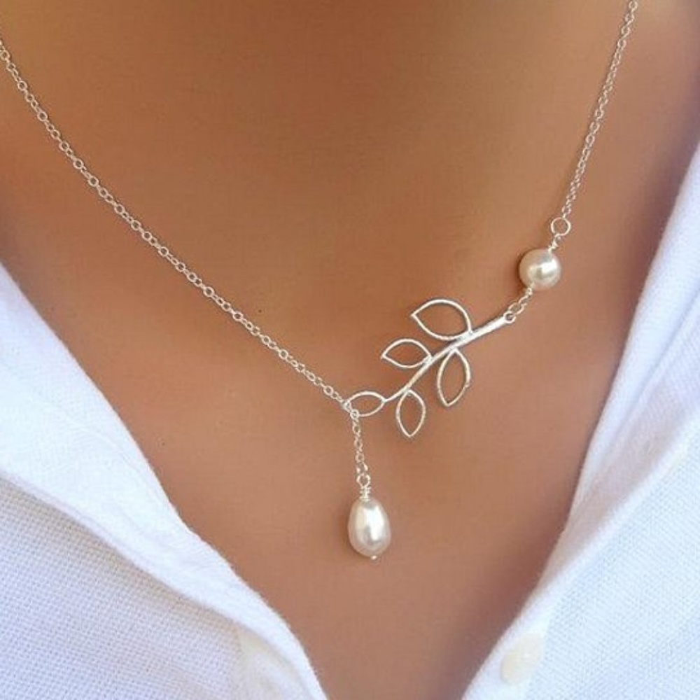 Delicate silver leaf and pearl pendant necklace